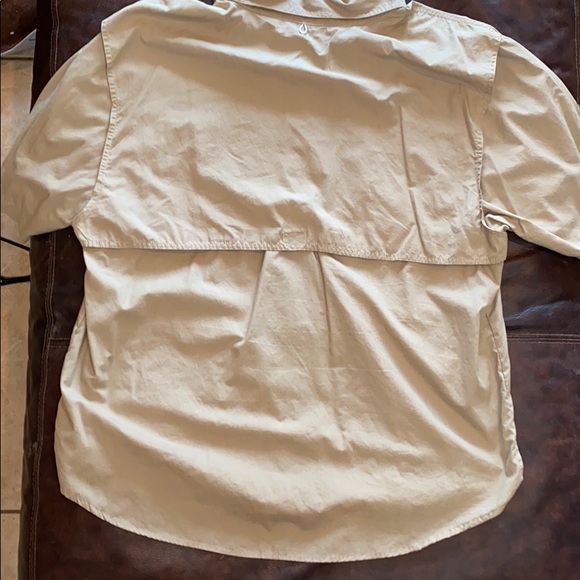 Rugged Earth Lightweight button down - Picture 3 of 3